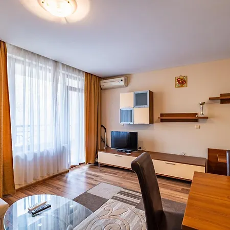 Primrose With Free Parking Varna